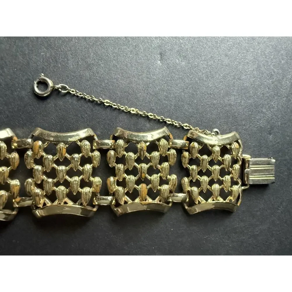 Vintage Coro Signed Goldtone Panel Link Wide Chunky Leaves 7” Retro Bracelet
